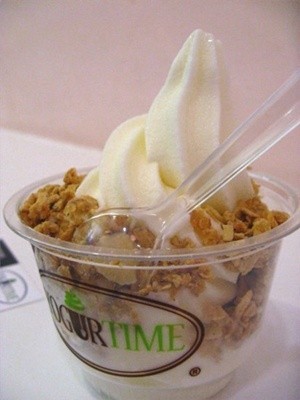 <strong><a href="http://www.openrice.com/restaurant/sr2.htm?shopid=31831">Yogurtime</a></strong><br><a href="http://www.openrice.com/restaurant/commentdetail.htm?commentid=2061222">素素豬</a>：原味乳酪乳酸度較高~但沒有一般乳酪的幼滑creamy texture~換來是sorbet的冰粒挺實狀態。